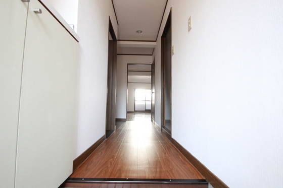 玄関　※別号室の写真です