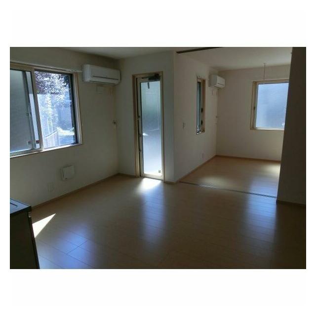 居室・リビング　10.2帖のきれいなLDK。