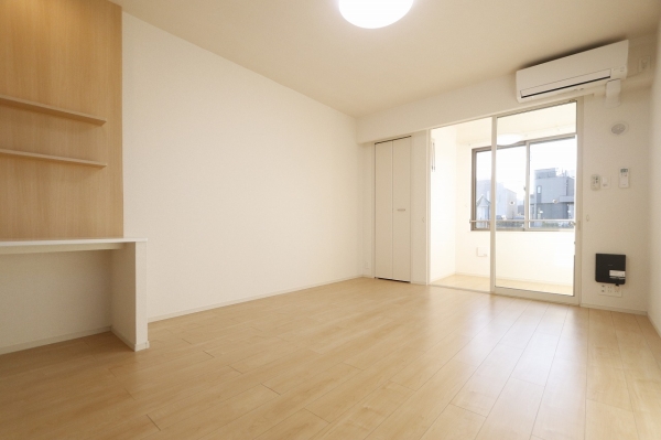 居室・リビング　8.5帖の居室です