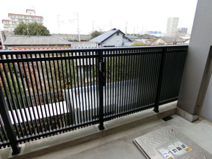 バルコニー　★洗濯物を干すスペース充分に取れます★