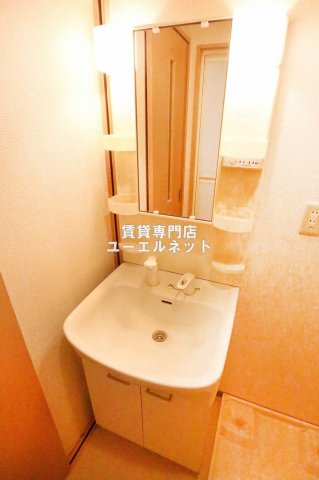 洗面設備　清潔感ある独立洗面台で毎日気持ちよく♪