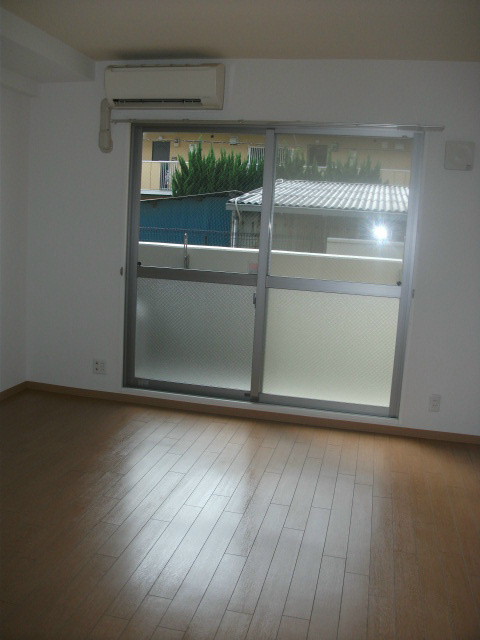 居室・リビング　同物件別部屋写真