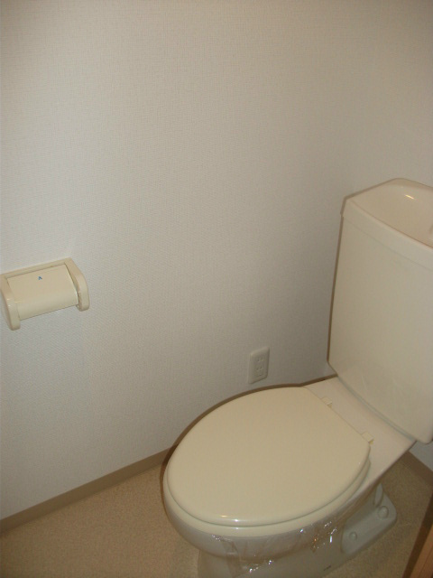トイレ　同物件別部屋写真