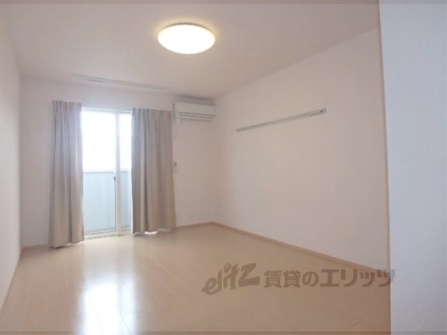 居室・リビング　日当りの良いお部屋です。