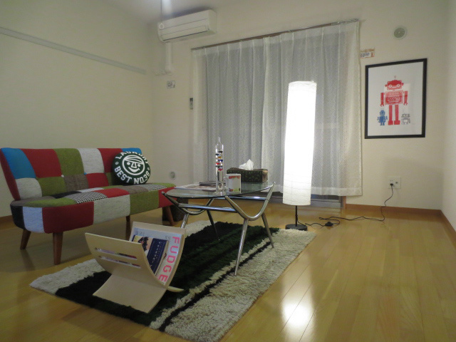 居室・リビング　9.2帖の洋室は広々空間。