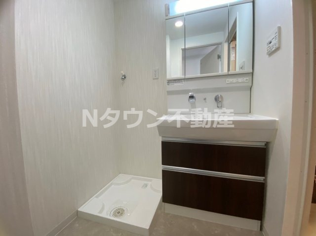 洗面設備　朝の支度にも助かる、独立の洗髪洗面化粧台