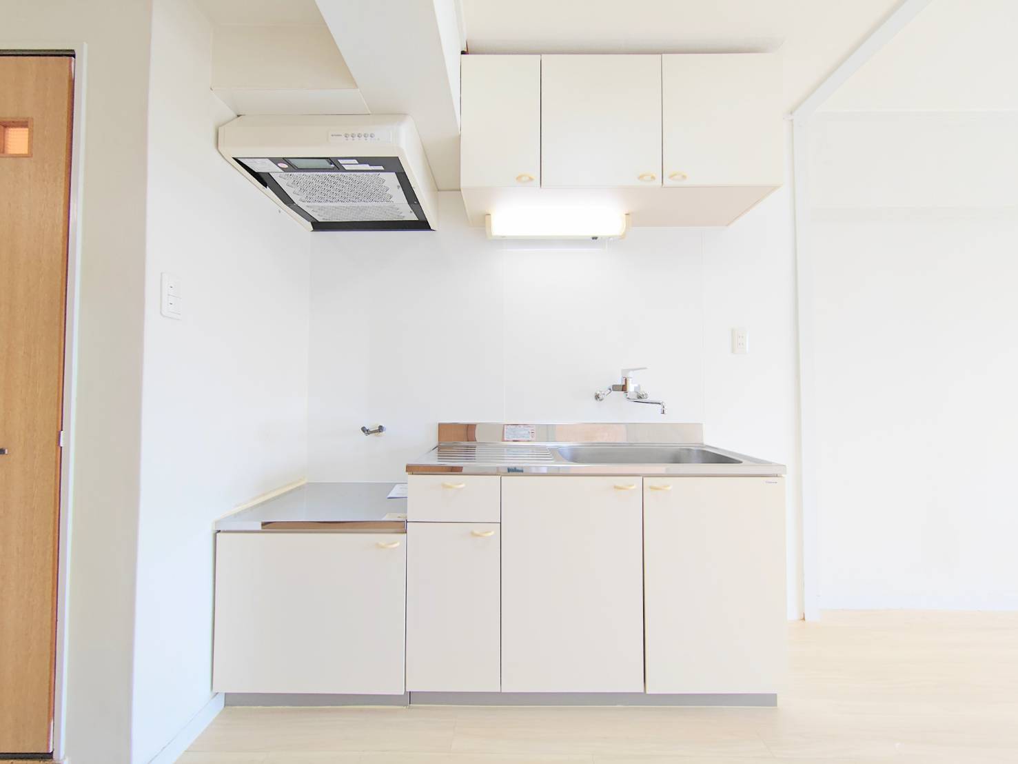 キッチン　コンパクトなキッチンで掃除もラクラク