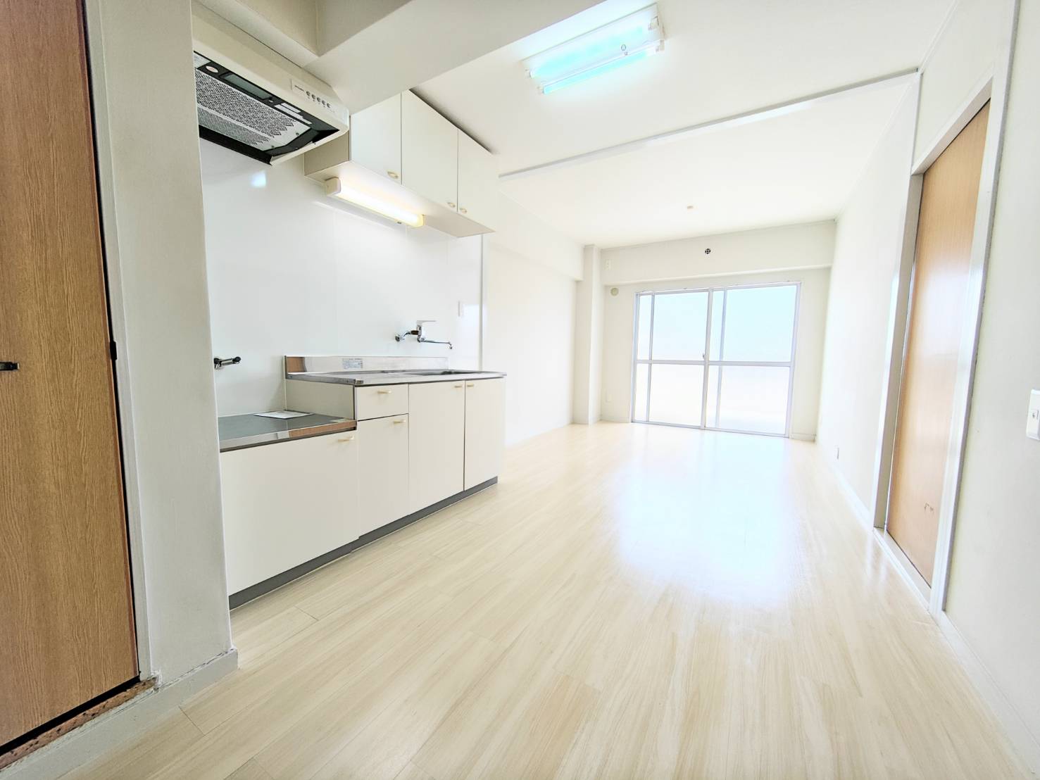 居室・リビング　こちらのリビングで趣味の時間をお楽しみください