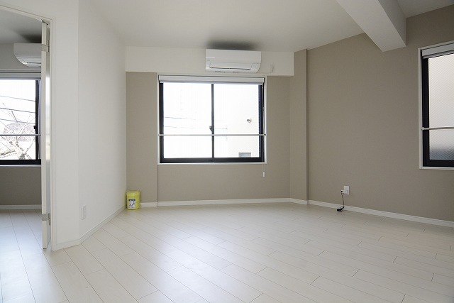 居室・リビング　内観1