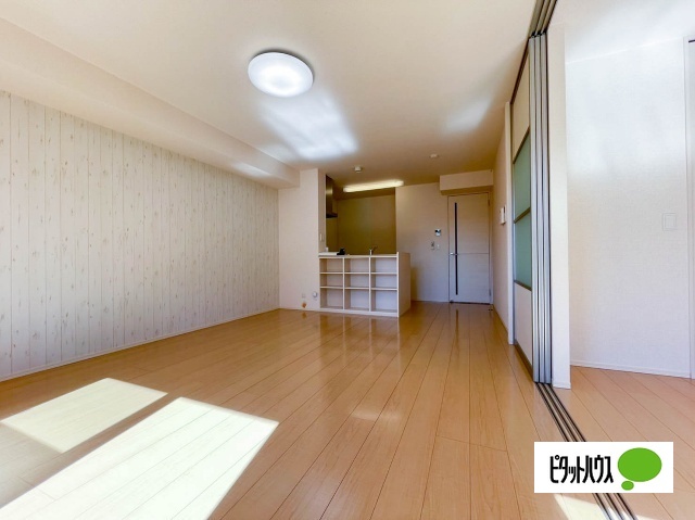 居室・リビング　別室写真です