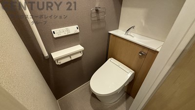 トイレ　温水洗浄便座付きで便利です♪