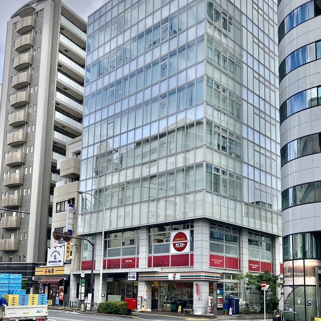 コンビニ　セブンイレブン新宿左門町店（コンビニ）まで155m