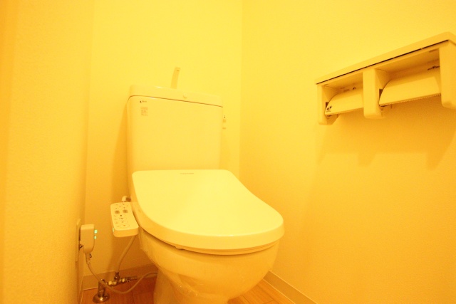 トイレ　※別室の参考写真の為、現況優先です。