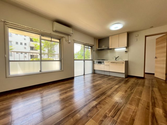 居室・リビング　別号室の画像です。ご参考下さい