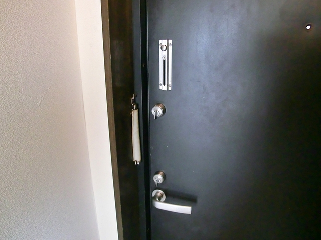 玄関　ドアチェーン付きです。