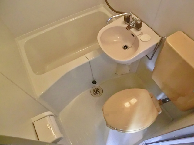 バス・シャワールーム　3点ユニットバスです。