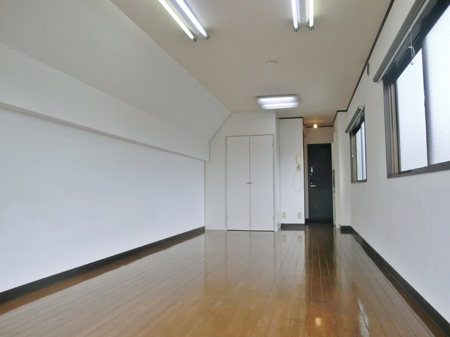 居室・リビング　広々9.5帖の洋室です。