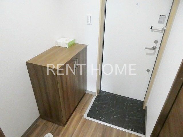 玄関　下駄箱付き