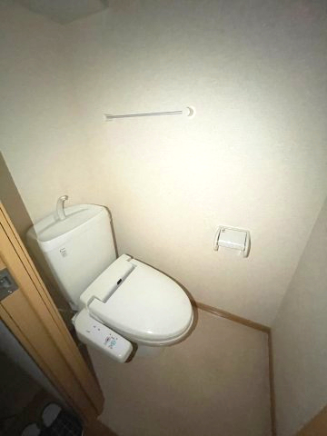 トイレ　イメージとして同建物他部屋を表示しています