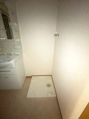 洗面設備　イメージとして同建物他部屋を表示しています