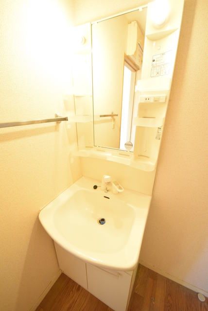 洗面設備　★身支度のしやすい独立洗面台付きです★