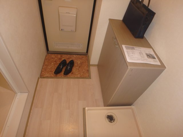 玄関　他のお部屋の参考写真となります。