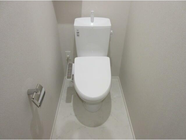 トイレ　嬉しい温水洗浄便座♪