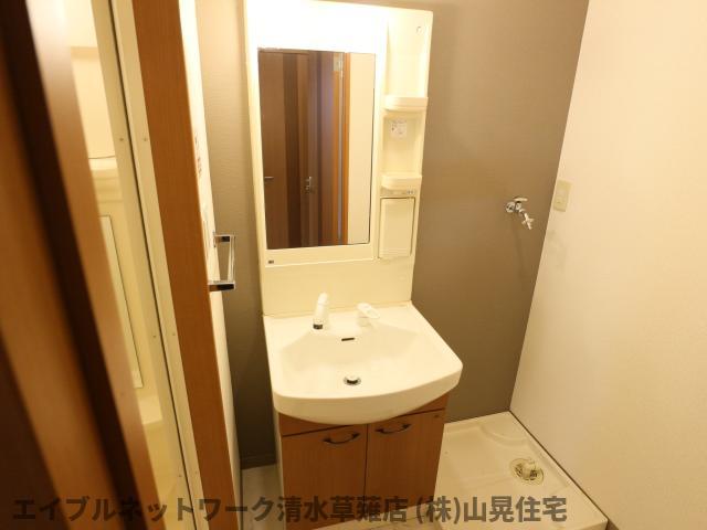 洗面設備　スペースが確保できる洗面所です