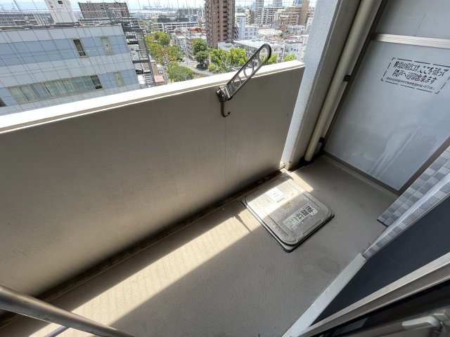 バルコニー　暖かな日差しのふりそそぐバルコニー