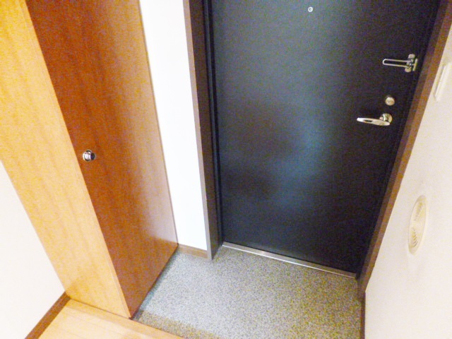 玄関　玄関はこのようになっております♪