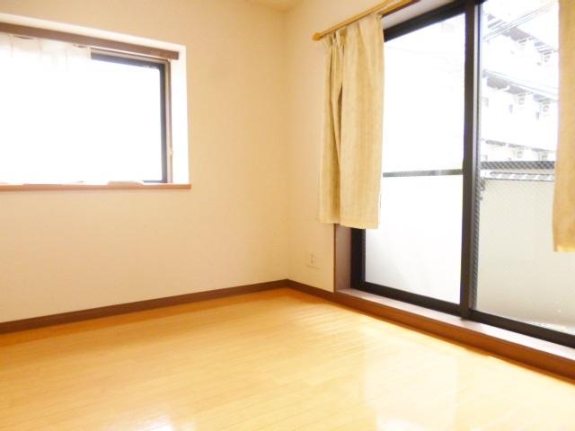 居室・リビング　角部屋ならではの明るさです♪