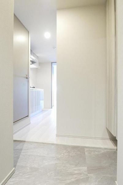 玄関　※写真は別部屋、イメージ写真です。