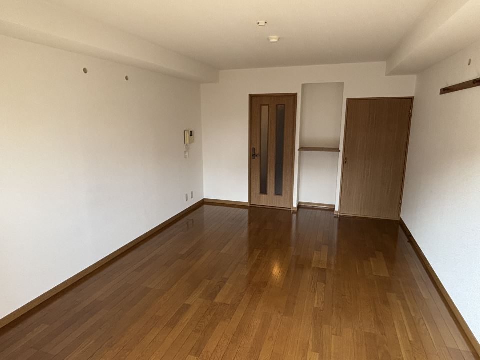 居室・リビング　大きめの家具を配置できます