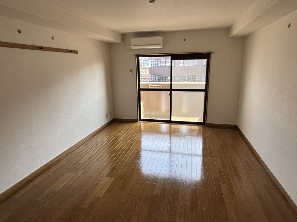 居室・リビング　広々１０．５畳のお部屋で余裕のある新生活