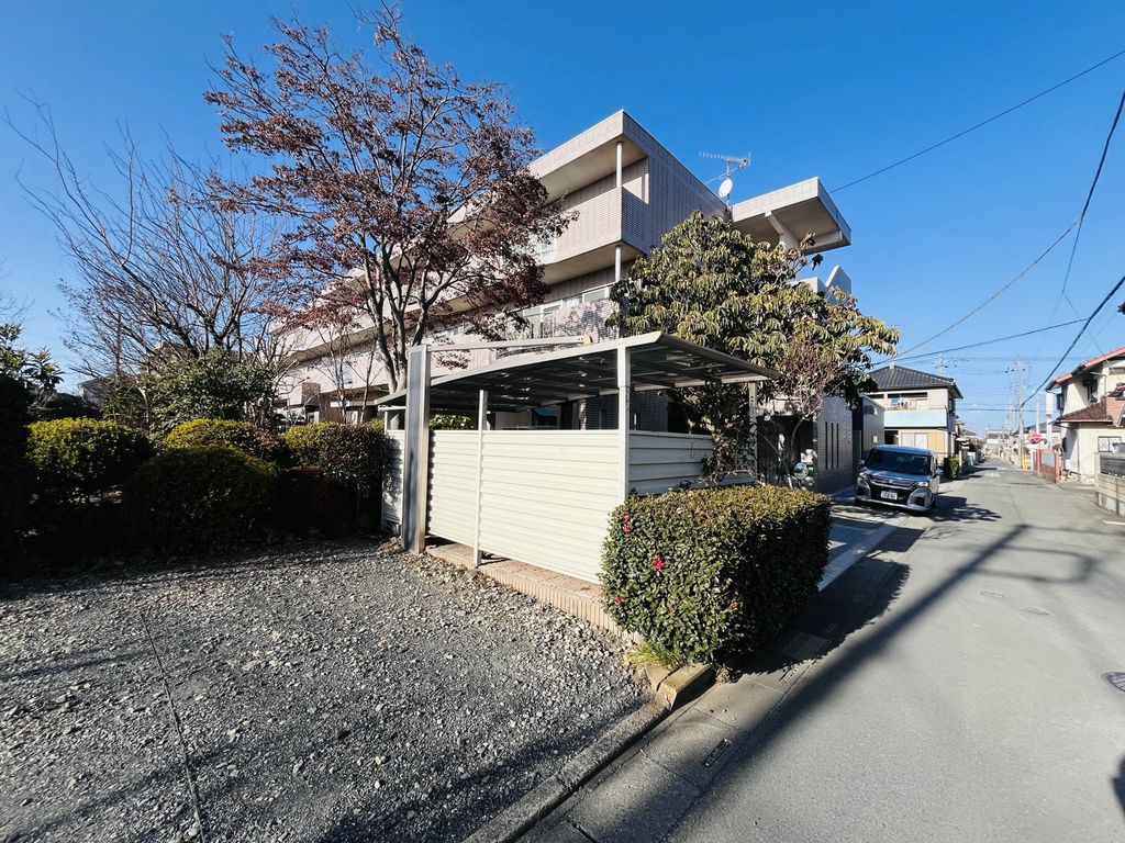 建物外観　駐車場