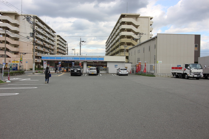 コンビニ　ローソン（コンビニ）まで500m