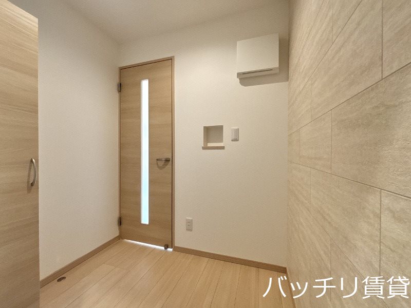 玄関　※同型タイプの為、現状を優先いたします