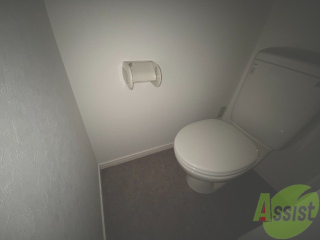 トイレ　トイレはこちら。家の中で最も落ち着くところかもしれませんね。