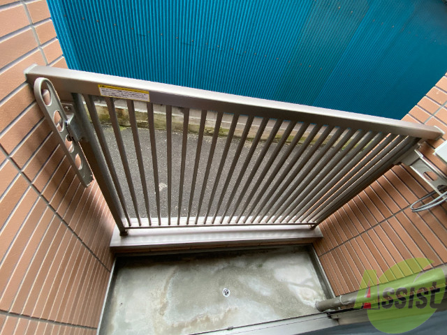 バルコニー　バルコニーは物を干すのに十分なスペースがあります。