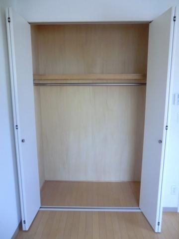 収納　奥行き、横幅タップリの大型クローゼット完備