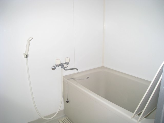 バス・シャワールーム　同物件、別号室のものです。