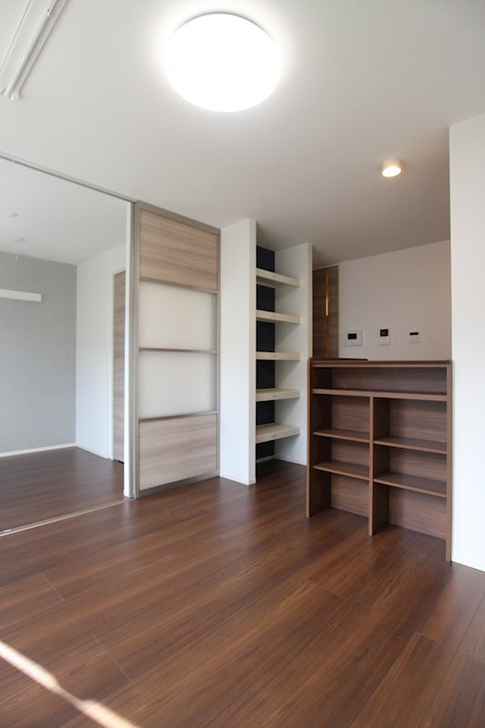 居室・リビング　※別号室の写真です。