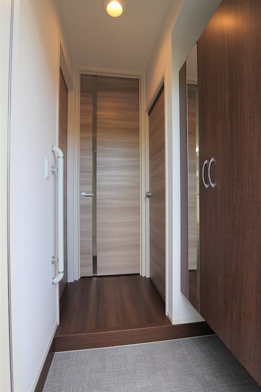 玄関　※別号室の写真です。