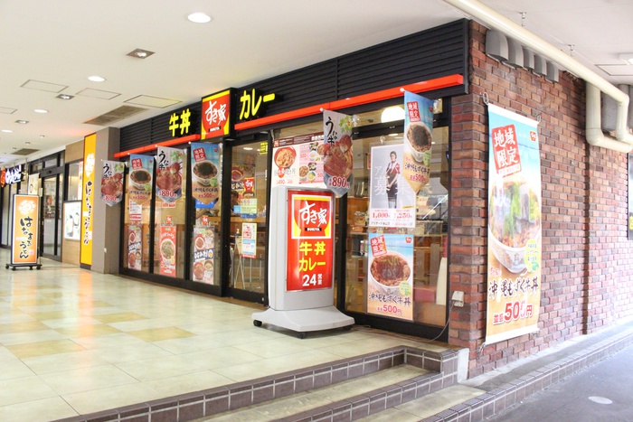 飲食店　すき家（飲食店）まで631m