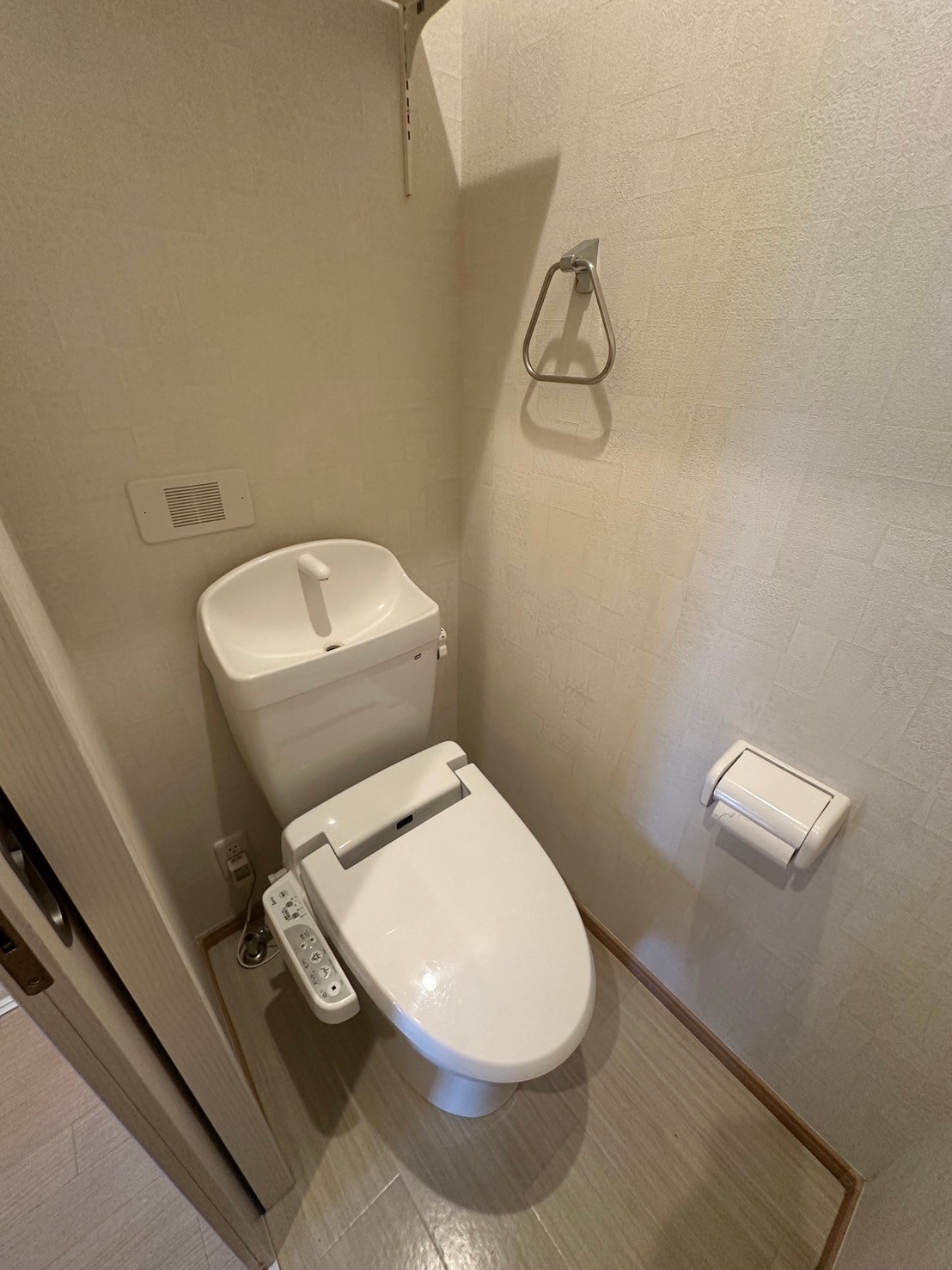 トイレ　※同タイプ別の部屋の写真です