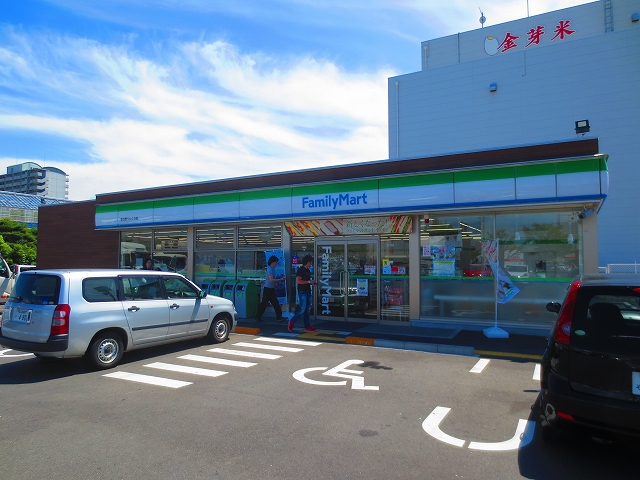 コンビニ　ファミリーマート 泉佐野りんくう店（コンビニ）まで703m
