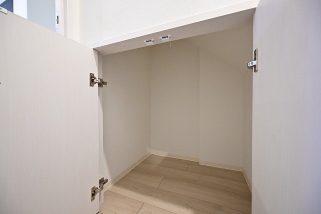 収納　階段下収納