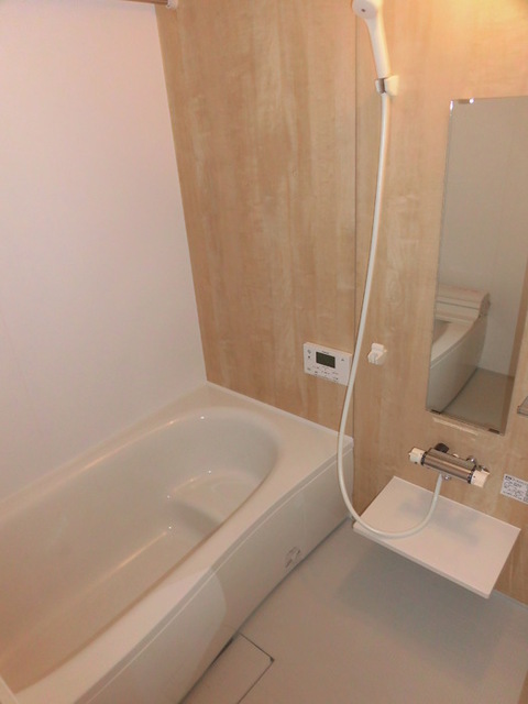 バス・シャワールーム　１０１　換気乾燥機付バスルーム