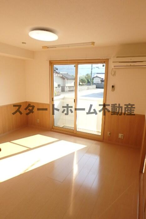 居室・リビング　こちらのリビングで趣味の時間をお楽しみください