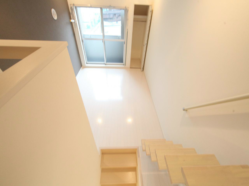 バルコニー　洋室6.3帖　ロフト6.2帖（収納にも寝室にも使えます）